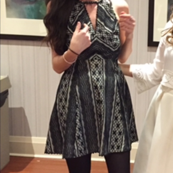 Mini dress, cut out in the front - Picture 4 of 5